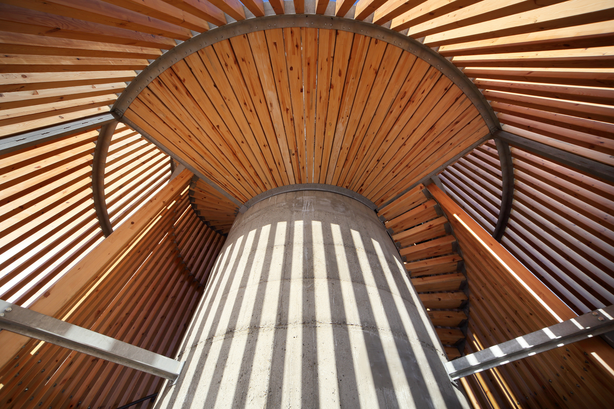 军事遗址变身观景塔的奇妙设计-15