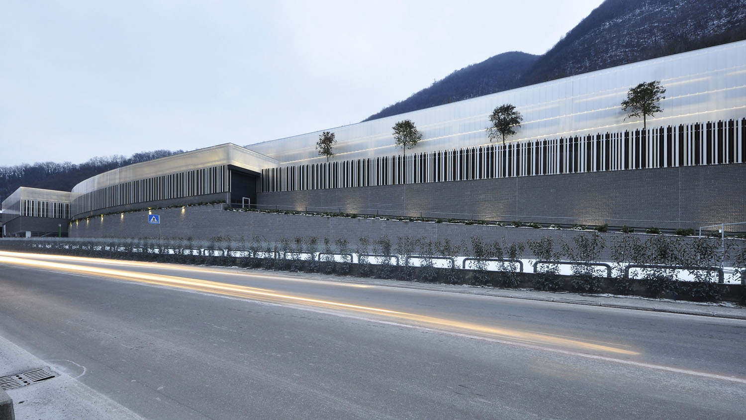 工厂重生 | 简约几何有机体,多变发光立面-39