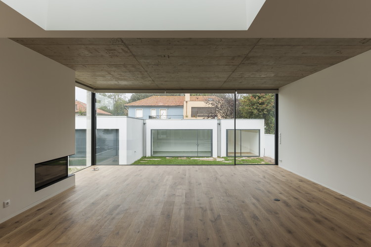 葡萄牙波尔图“Casa Vilarinha”半独立房屋修复与扩建-8