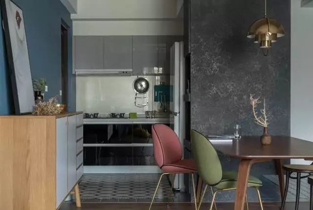 他说：90平米1室就够了，老婆的衣帽间，一定不能少-81