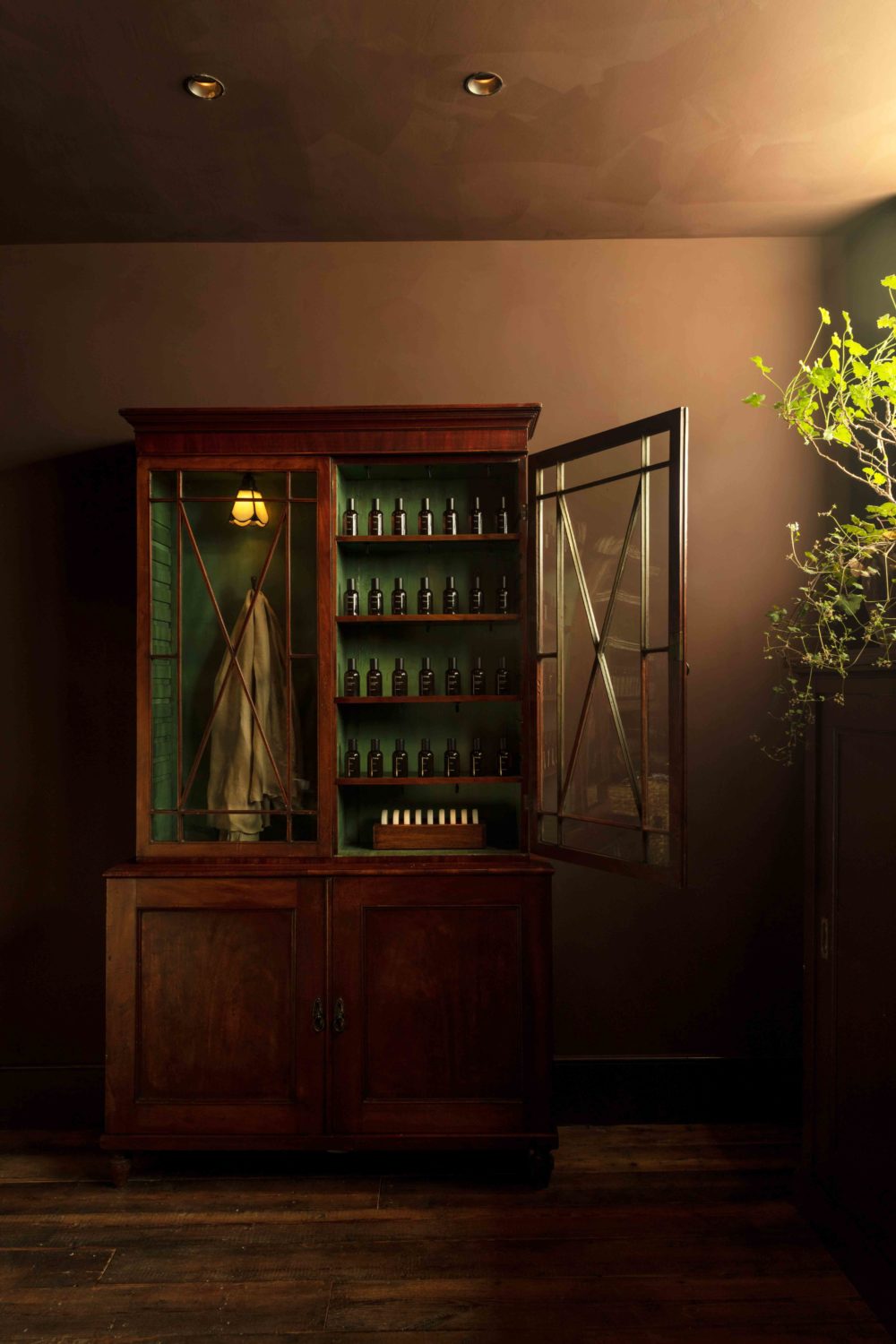 伊索剑桥店（注：Aesop是知名护肤品牌伊索，这里推测CAMBRIDGE可能指剑桥这个地方，结合语境常见表达可能是伊索在剑桥的门店等，若不是该语境请提供更多信息） 丨英国剑桥丨James Plumb-16