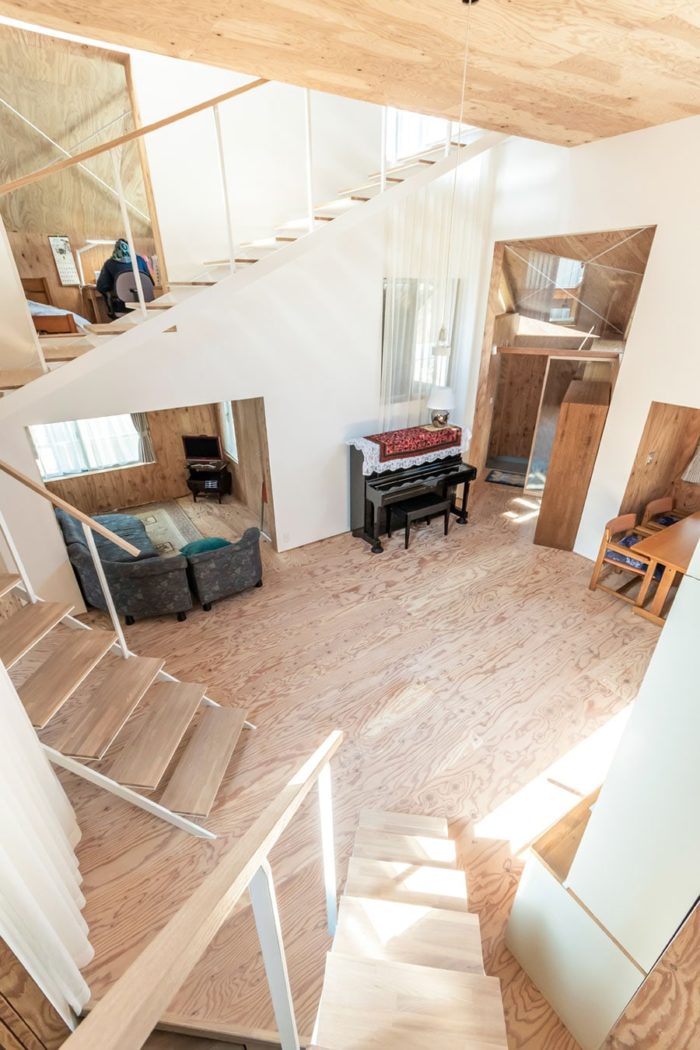 住み慣れた場所で建て直す内部化された庭を中心に家族が暮らす家 | Architecture | 100%LiFE-1