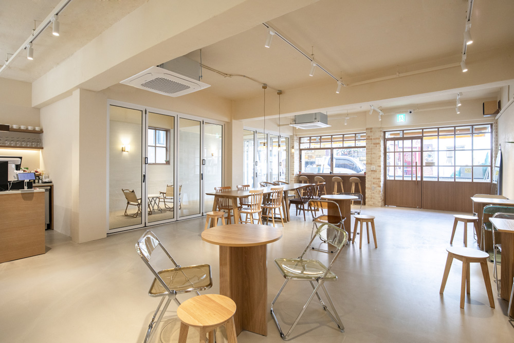 温馨优雅的白色与木色调餐厅设计-14