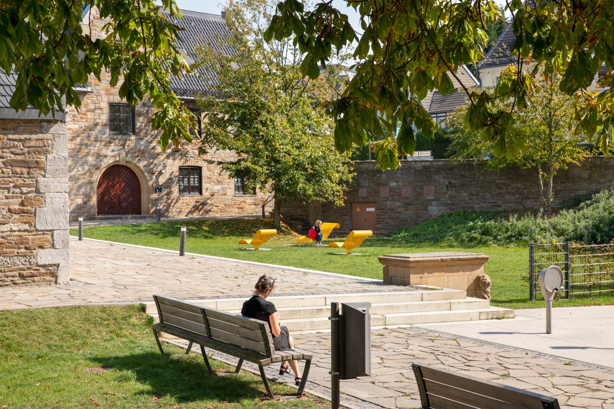 德国 Velbert 市中心的 Platz Am Offers 广场设计-10