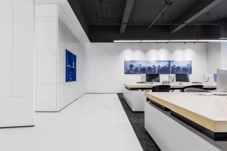 极简白,如何打造前卫艺术的国际办公-49