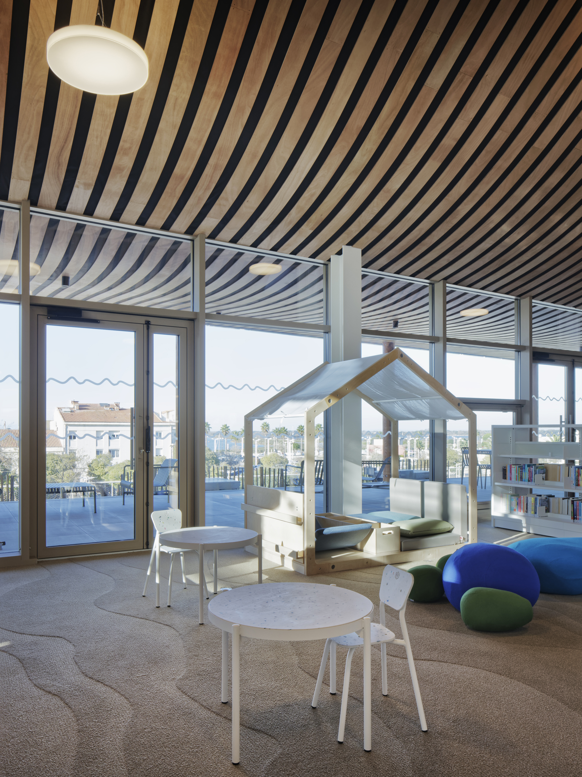 Event Hall L’Agora and Ernest Hemingway Media Library / Ateliers A+-30