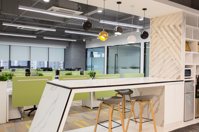 【凯悦装饰】以地板胶、地毯和不绣钢为主材料的办公室-8