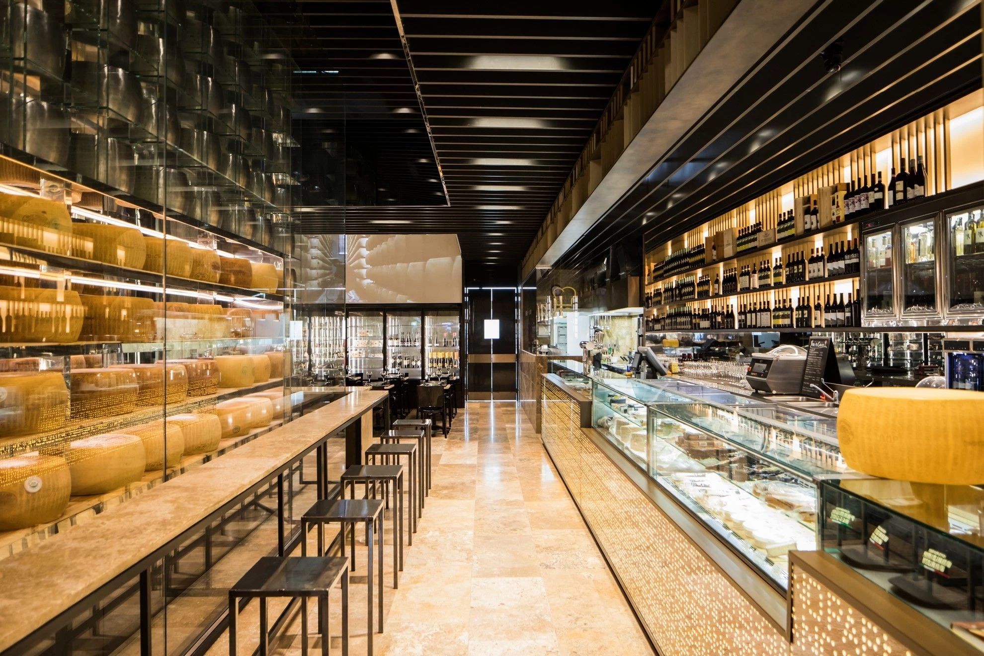 沉浸式的 Parmigiano Reggiano 体验店-31