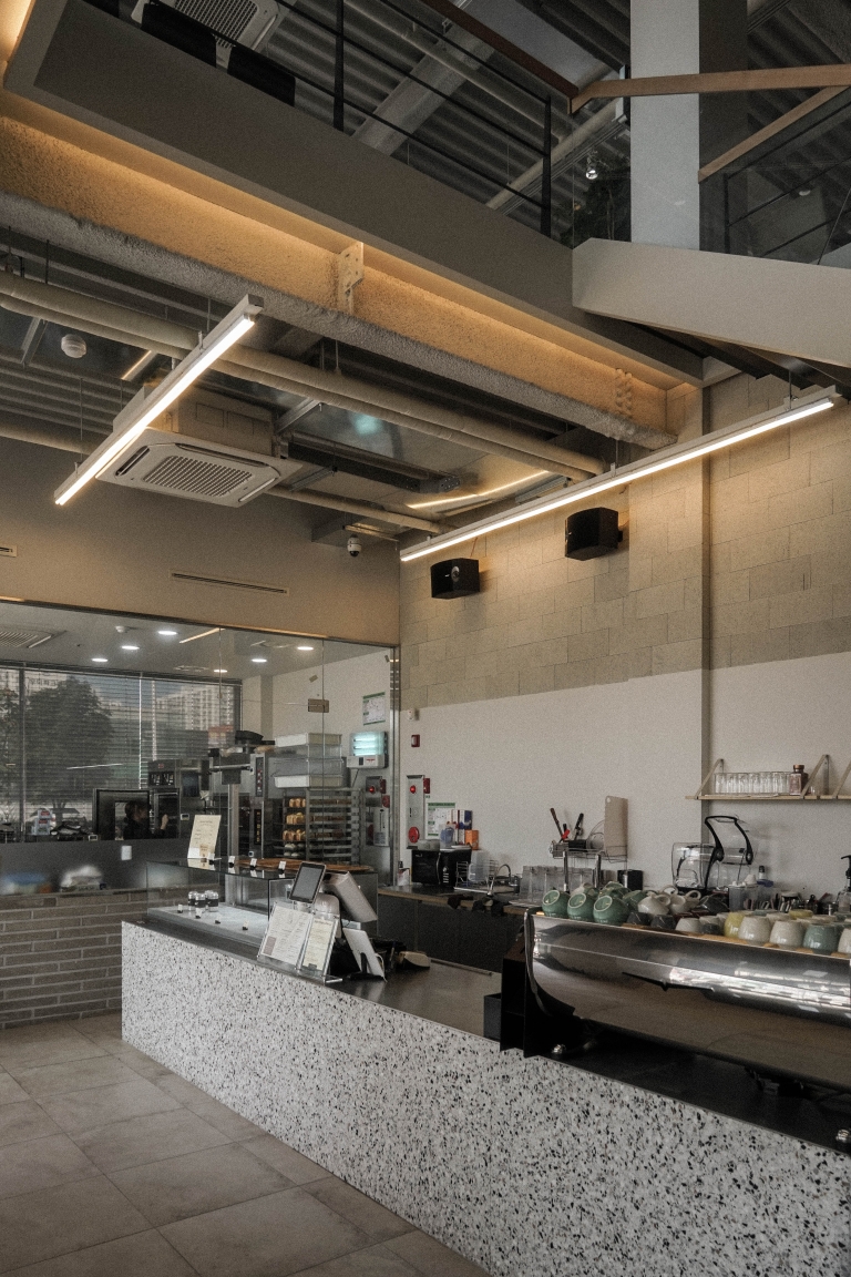 40 平现代咖啡馆设计，简约时尚品味彰显-3