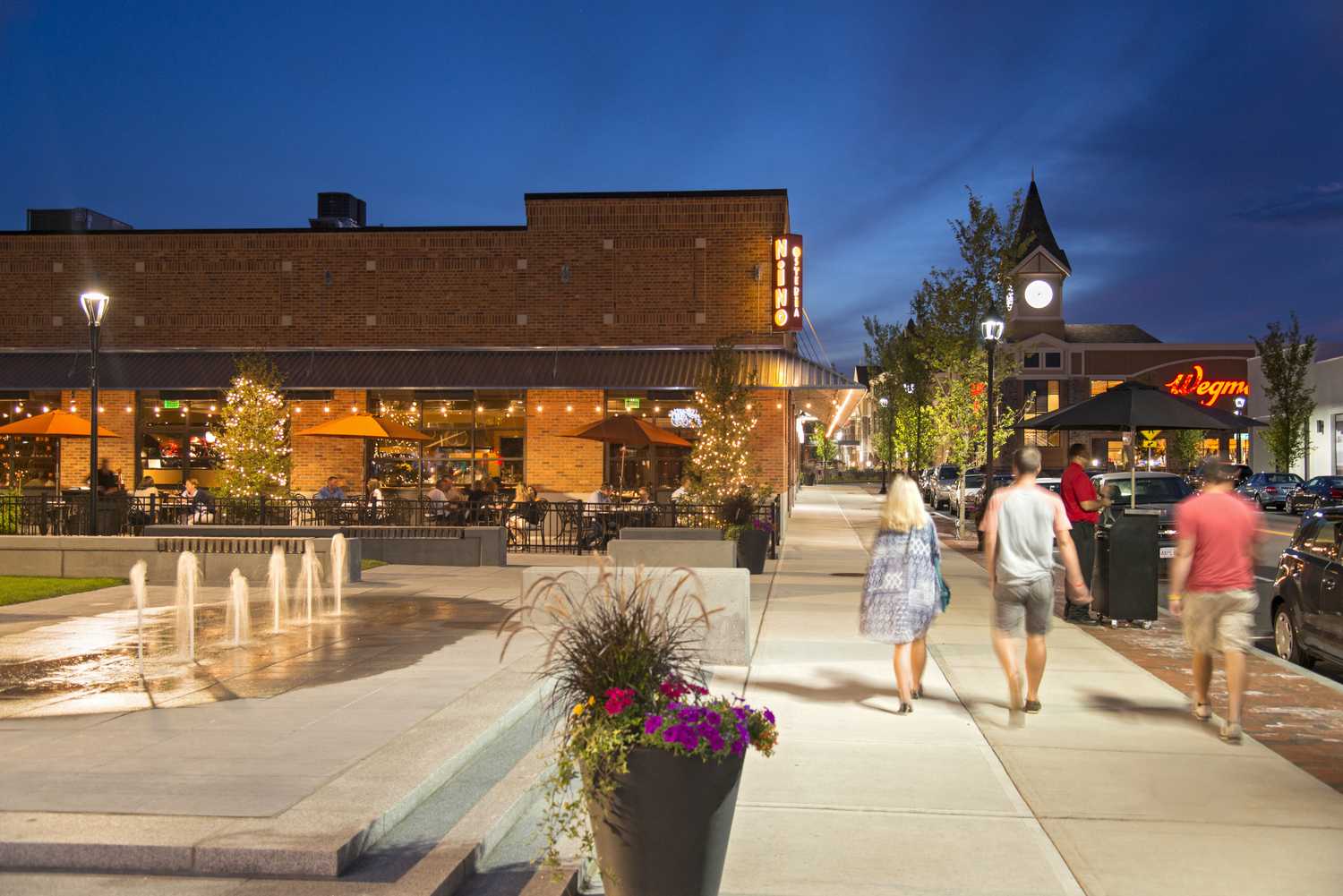 伯灵顿商业区活力零售开发设计丨意大利马萨丨Halvorson Design Partnership-7