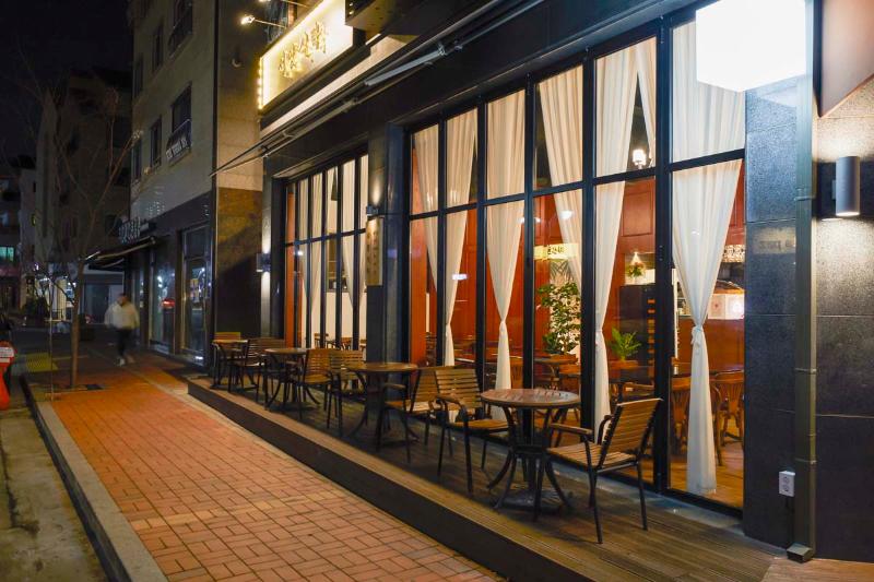 28 平米西式餐厅，现代艺术氛围的诠释-14