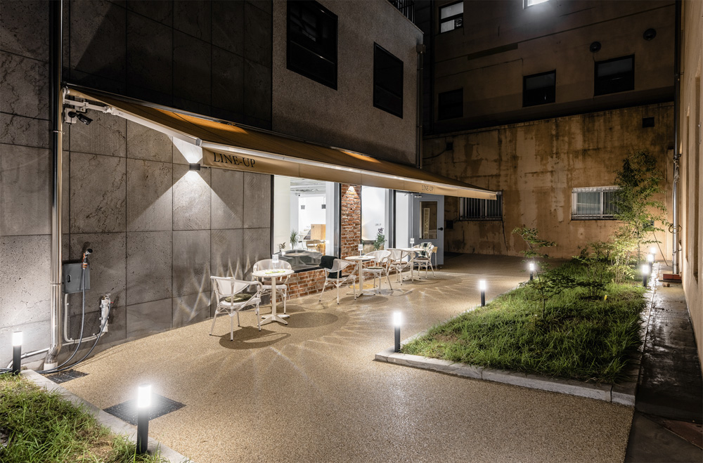 简约白色调的 Lineup Cafe-2