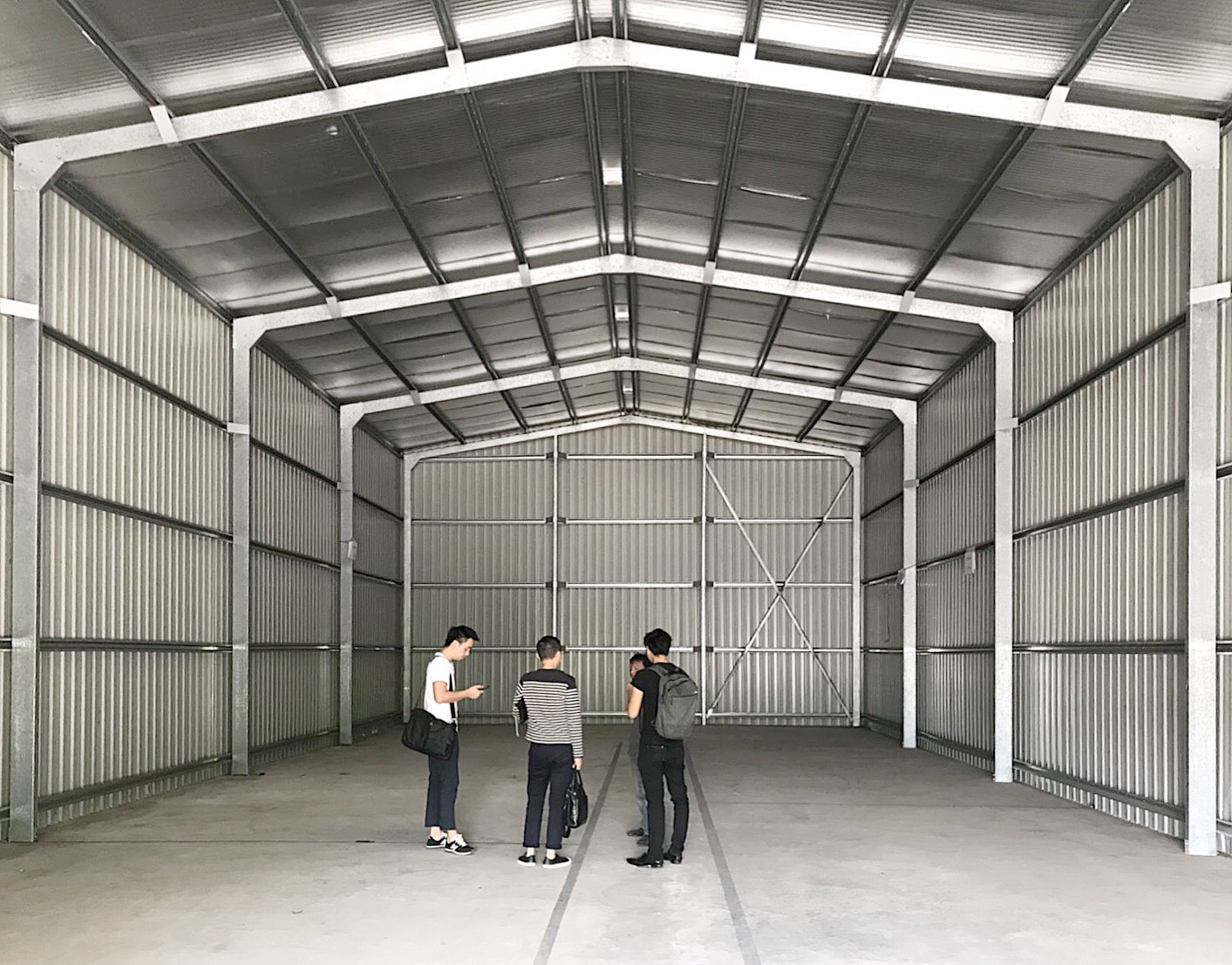 停车场角落的储存仓库变身现代家具展示厅-30