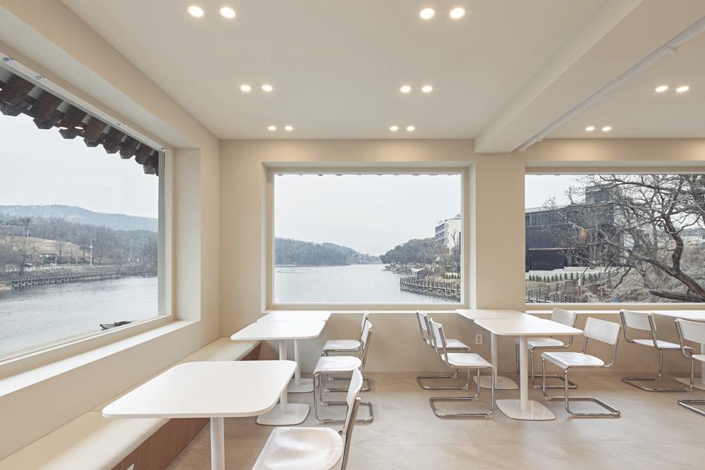 白色与木质，打造 50 平米高级质感办公室-12