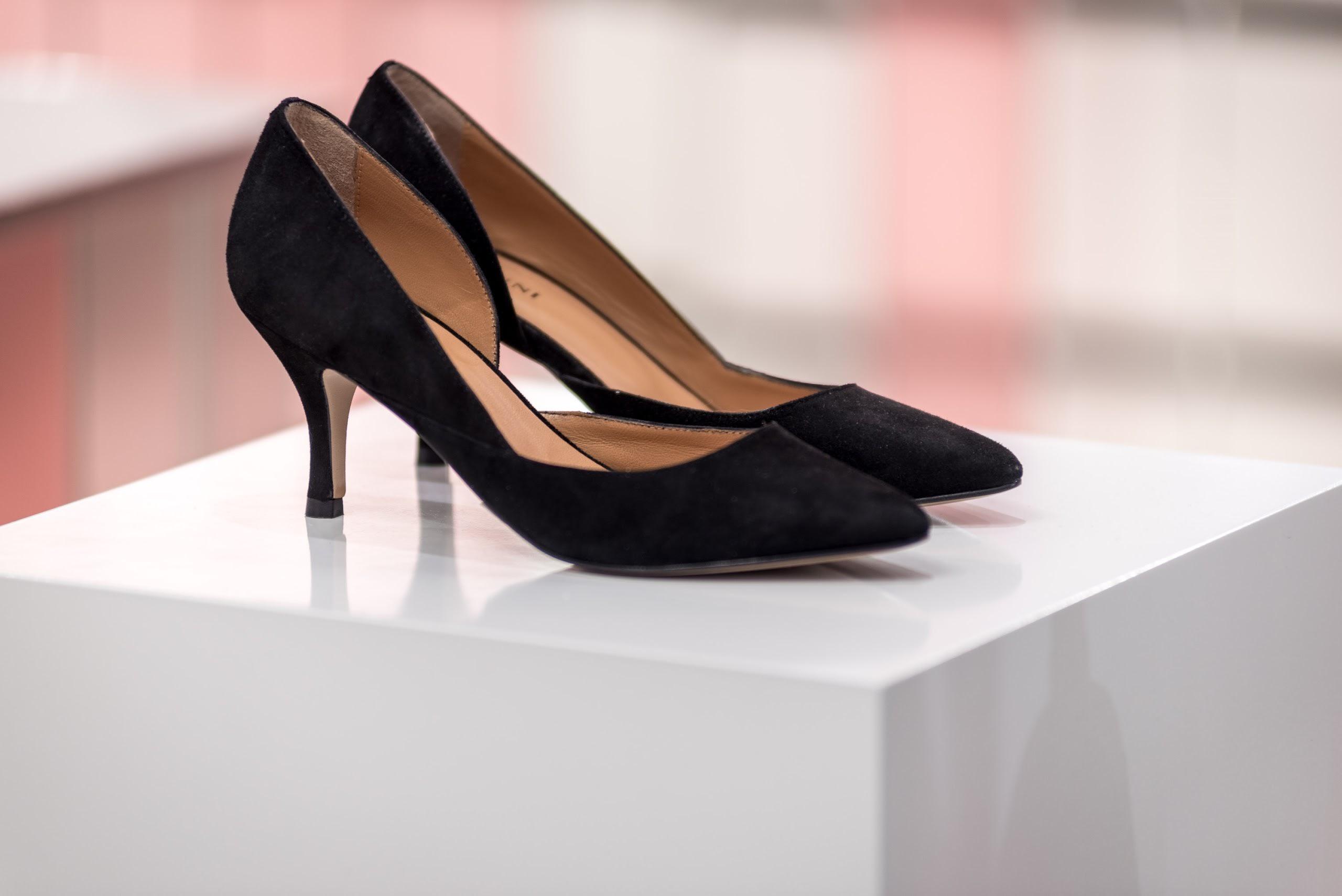 Ganni在哥本哈根Magasin百货店内店铺设计丨丹麦哥本哈根丨未明确提及具体设计团队名称-11