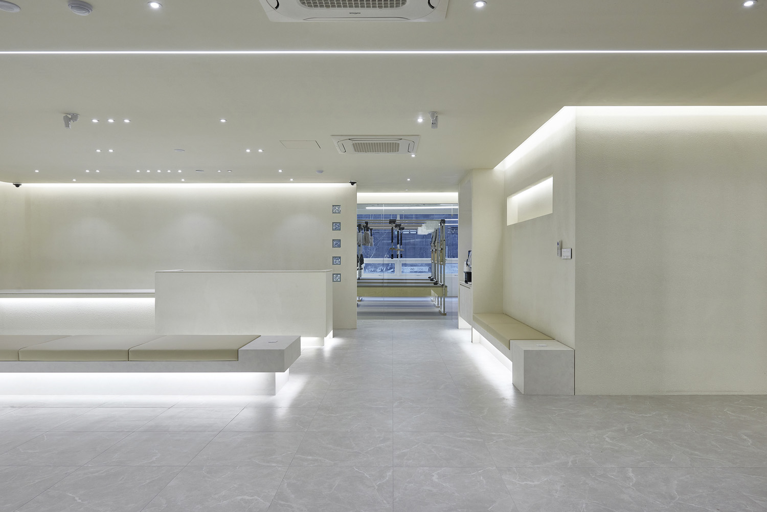 白色典雅，140 平米办公室与公寓的精致设计-21