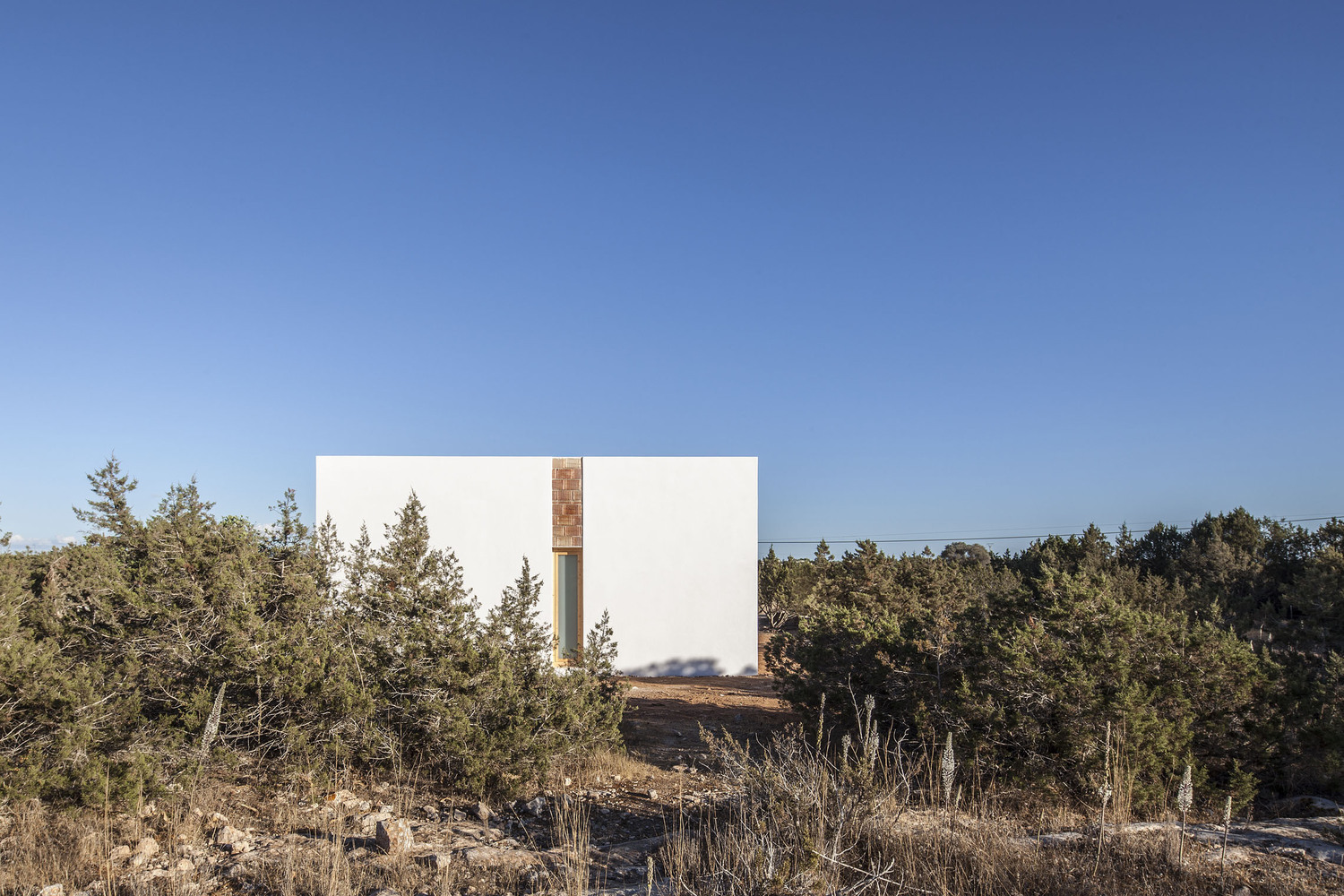 Small House on the Fabulous Island of Fomentera Designed by Marià Castelló-17