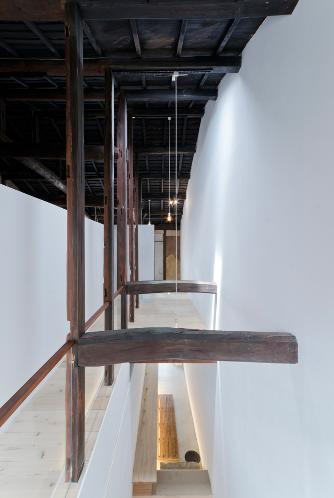 京都 AWOMB 空间 | 简约设计与旧建筑的完美融合-11