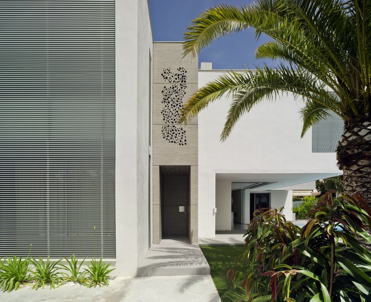 极简雕塑家居 | ZüV 别墅的豪华材料与设计-38