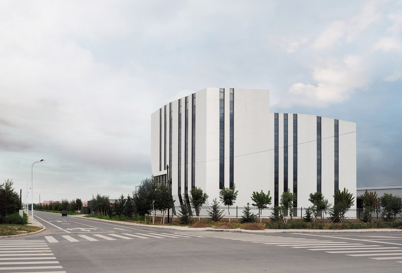 切片层岩，内蒙古林西至尊全集制造有限公司办公楼 / 大连松岩设计-14