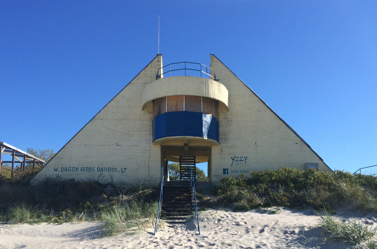 Lifeguard Station with Amphitheater  DO architects-9