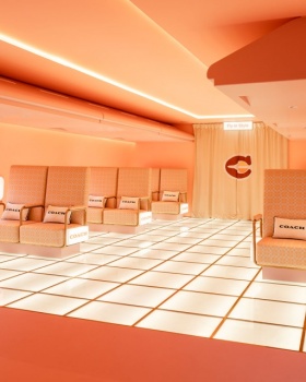 Coach Airways 航空传奇丨Coach New York 与 Spacemen