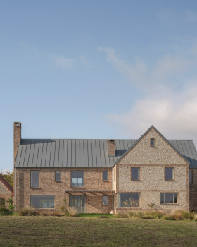 Contemporary Farmhouse / Ashworth Parkes Architects