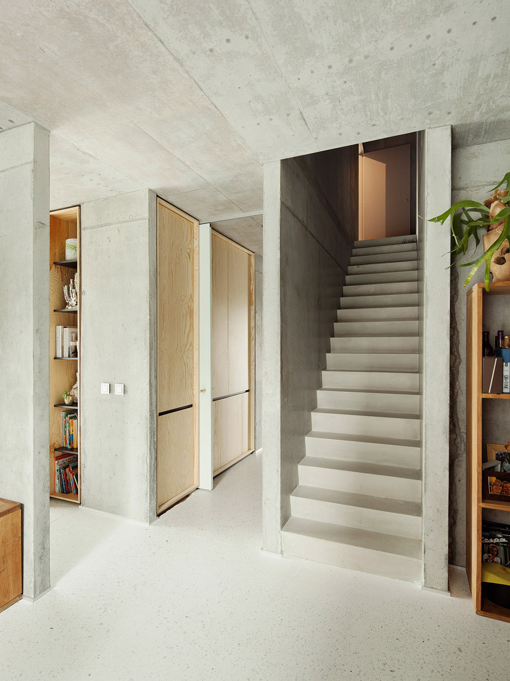 布鲁塞尔混凝土独栋住宅 融入环境的整体设计-52