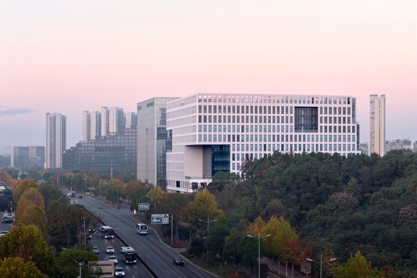 星沙产业基地自贸总部大楼丨中国长沙丨以靠建筑Leeko Architects-25