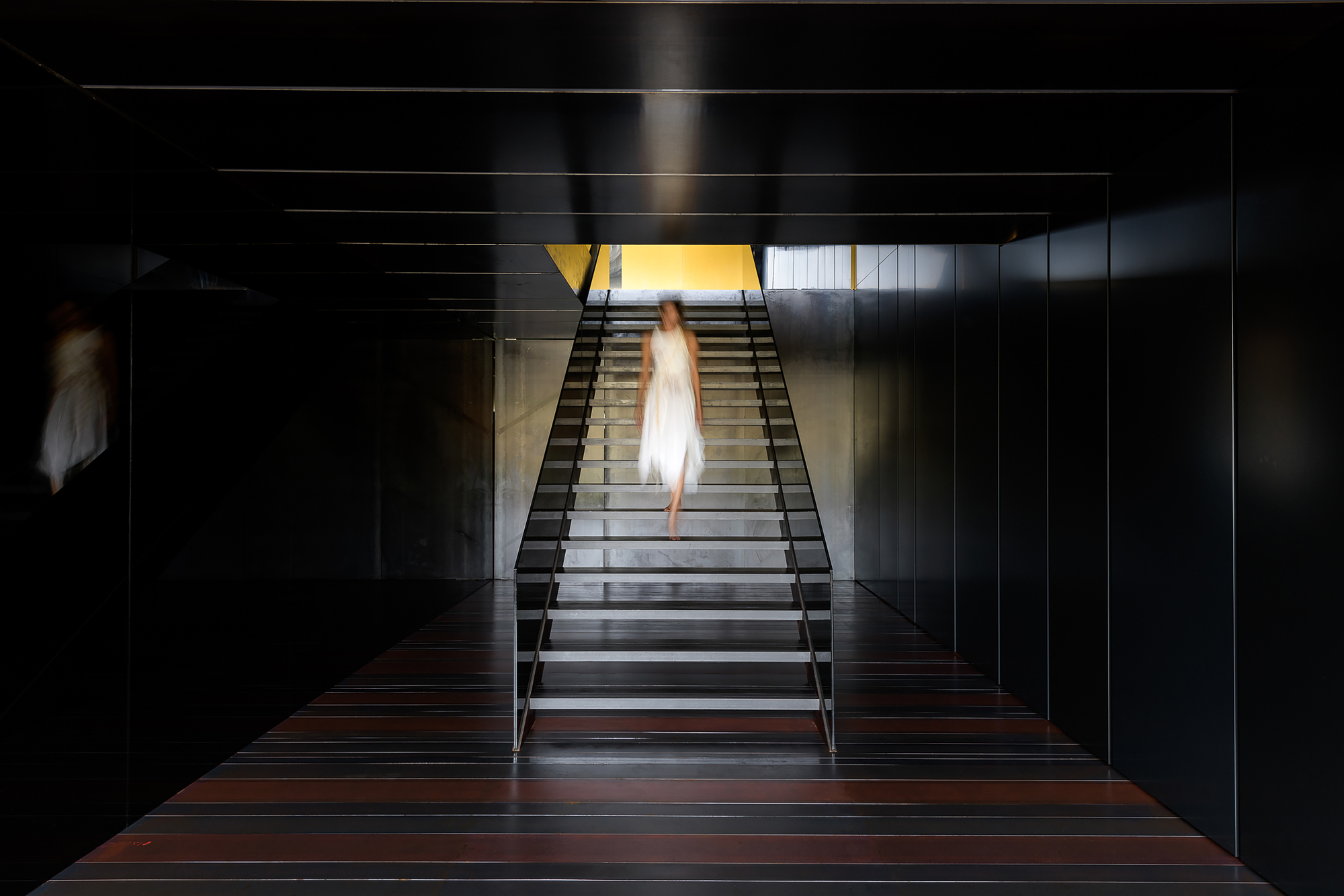 Suspended Matter Box Cultural Center / MMVARQUITECTO-38