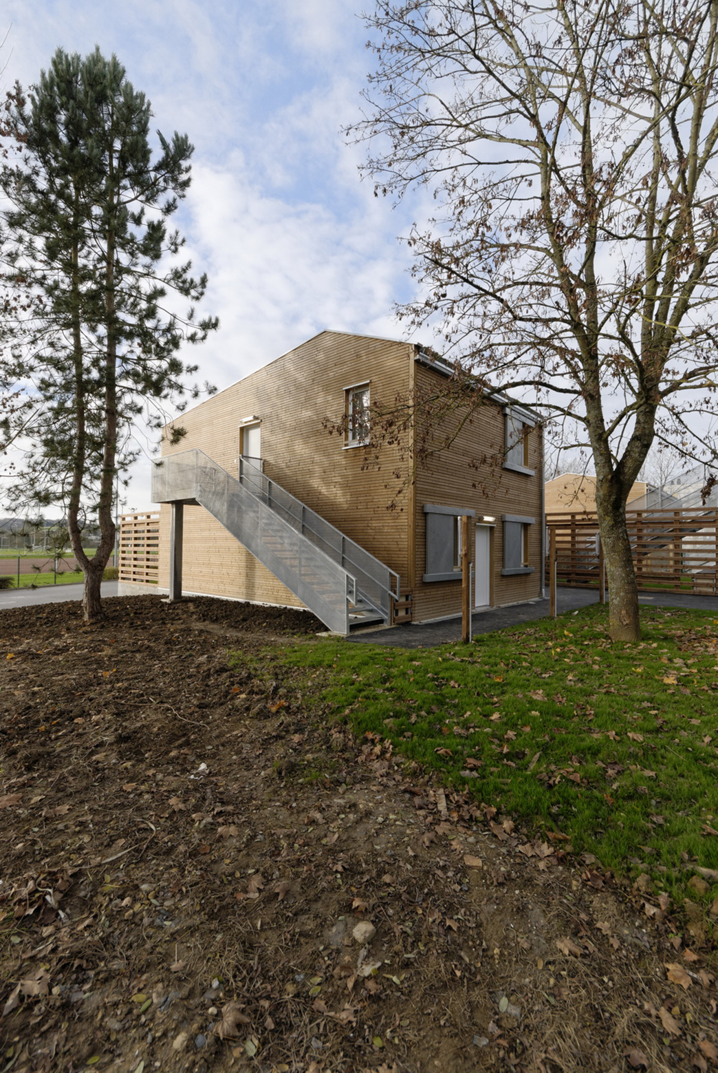 法国 16 座公益住房翻修工程，和谐融入自然景观-15