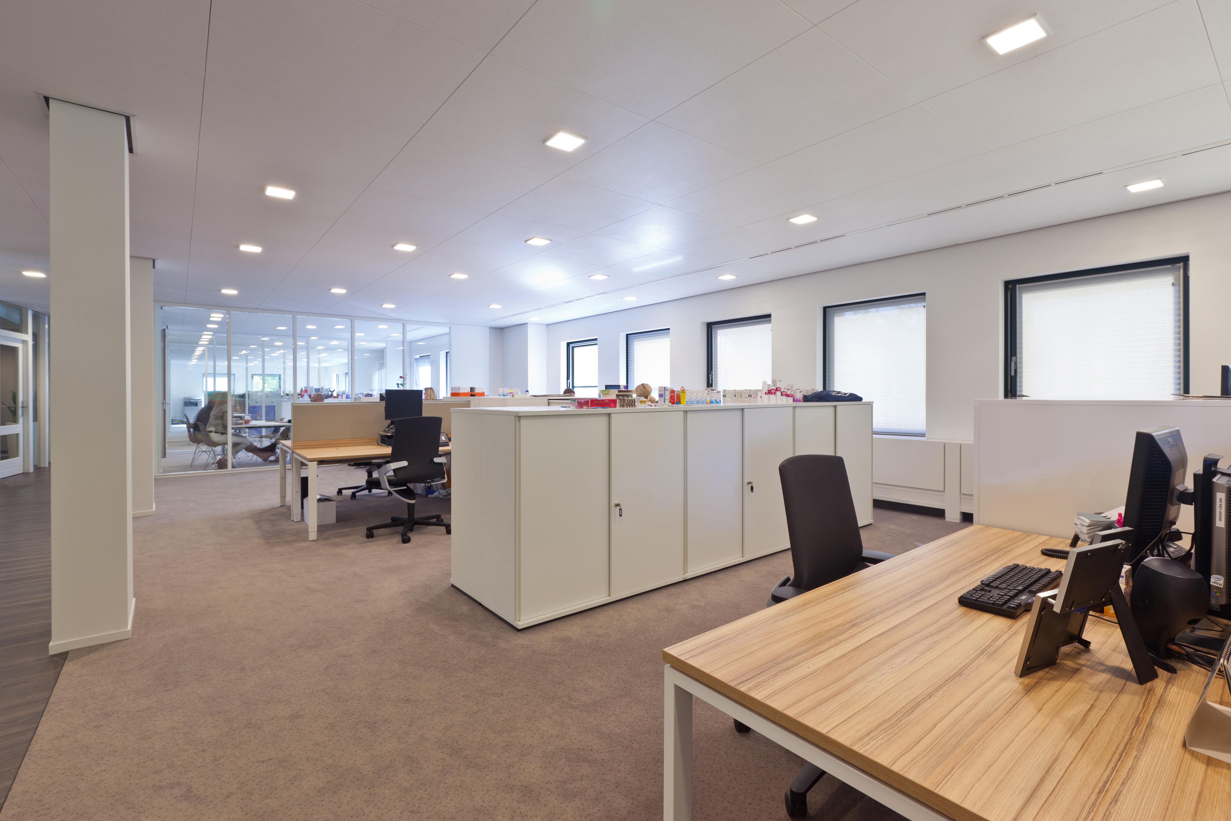 荷兰 Omega Pharma 办公室设计,灵活共享空间促进协作-7