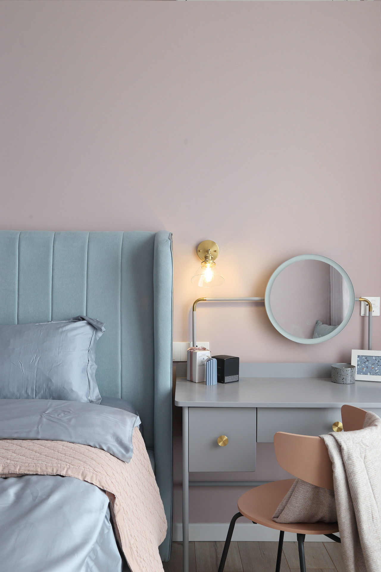 成都 110 平灰色调家居设计,开放式厨房与明亮色彩的完美融合-28