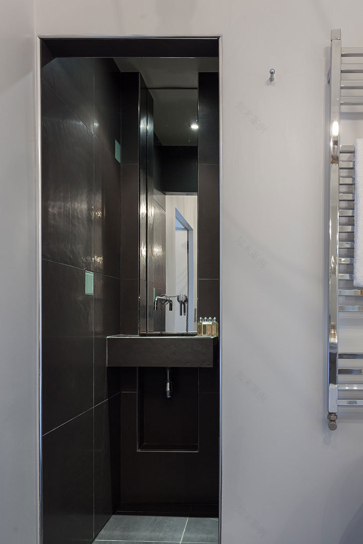 巴黎风情公寓 | 画饰与大胆色彩的完美融合-15