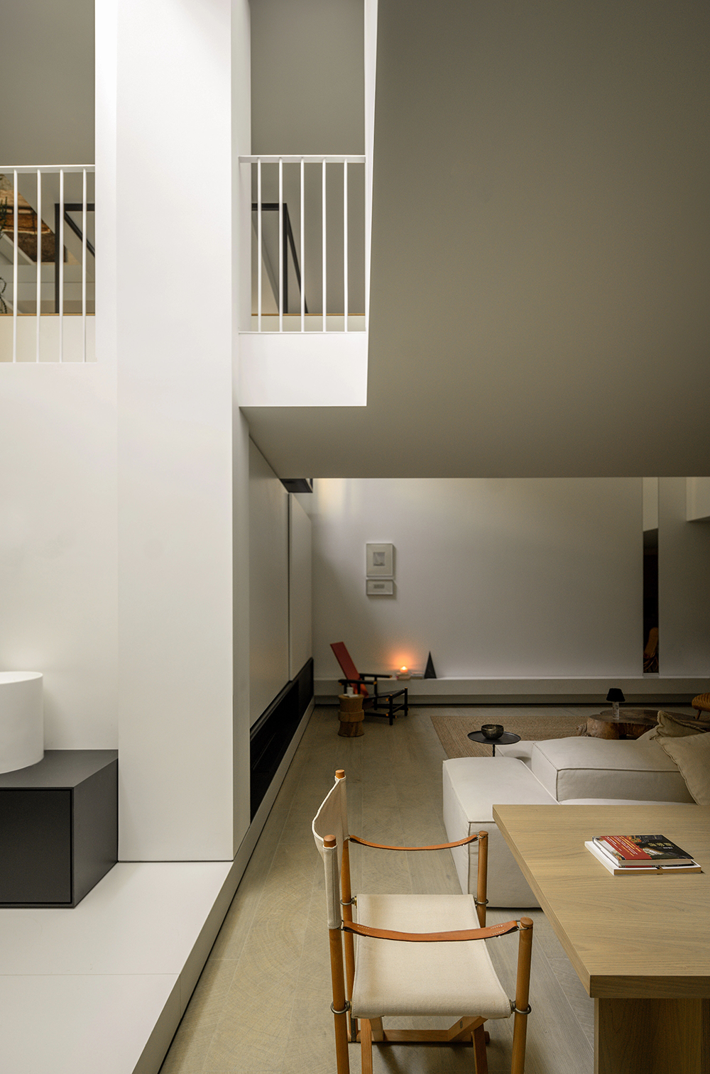 私宅丨400㎡诗意别墅：纯净如简，自然而然_20251021-72