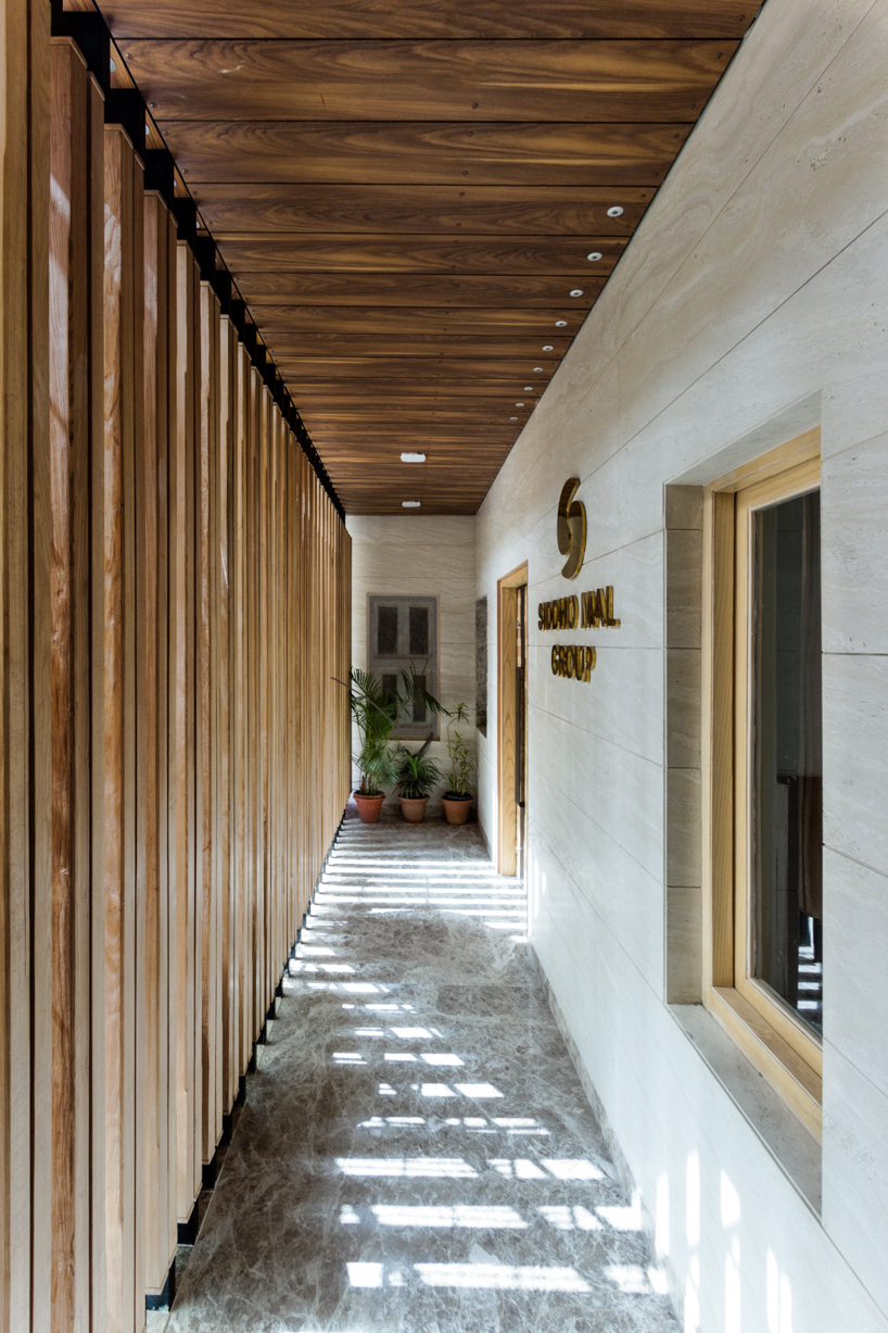 新德里历史遗产中的现代办公室翻修-11