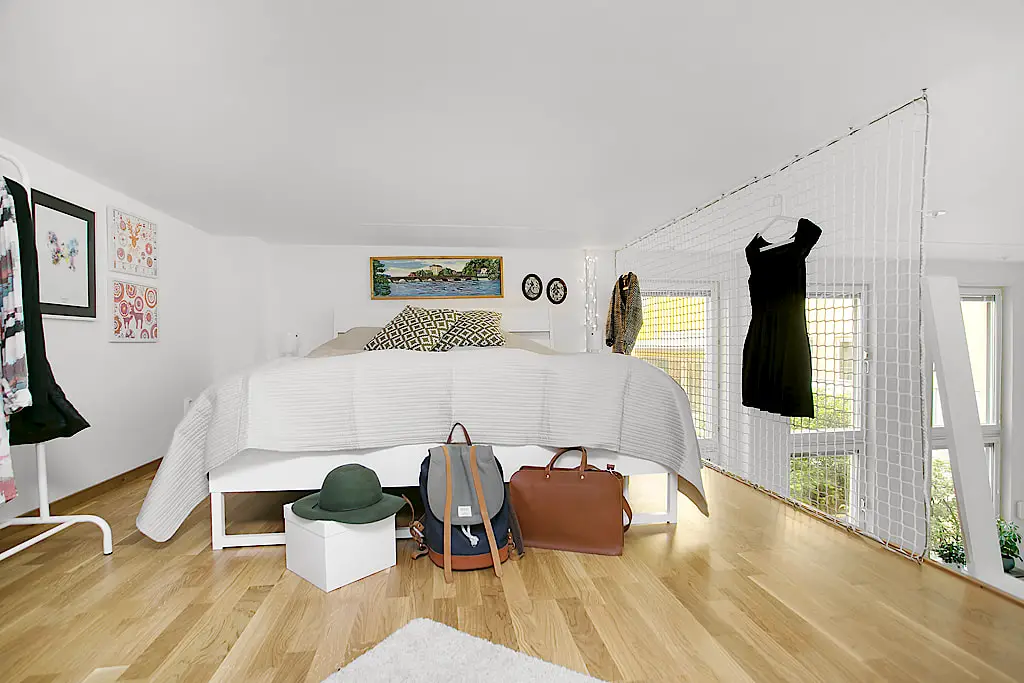 舒适安全的阁楼卧室设计-12