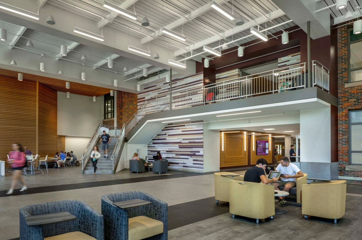 中央密歇根大学 Grawn Hall 商学大厦现代翻新-7