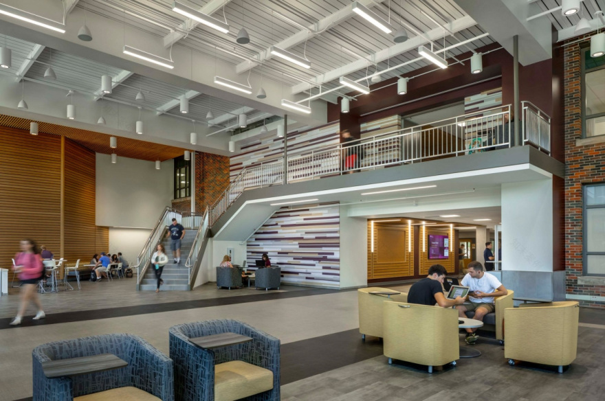 中央密歇根大学 Grawn Hall 商学大厦现代翻新-7