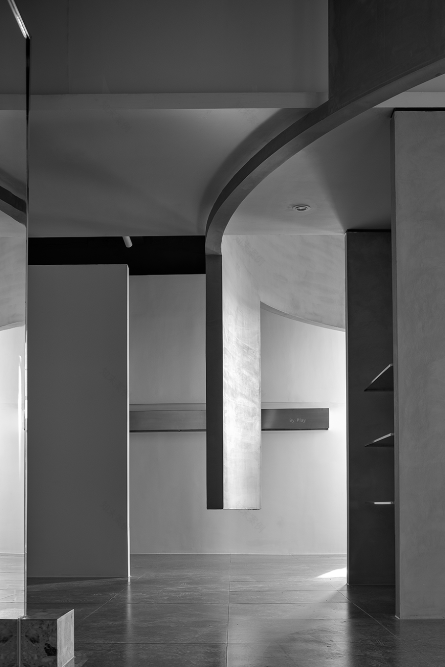 电影胶片般的动态感服饰店设计丨中国苏州丨苏州市不止设计顾问有限公司-21