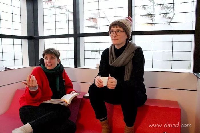 包豪斯百年纪念，“旋转三角形”巴士惊艳亮相-14