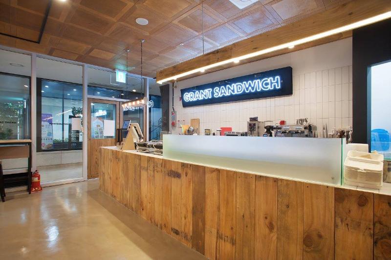 14 坪韩式咖啡厅室内设计案例-5