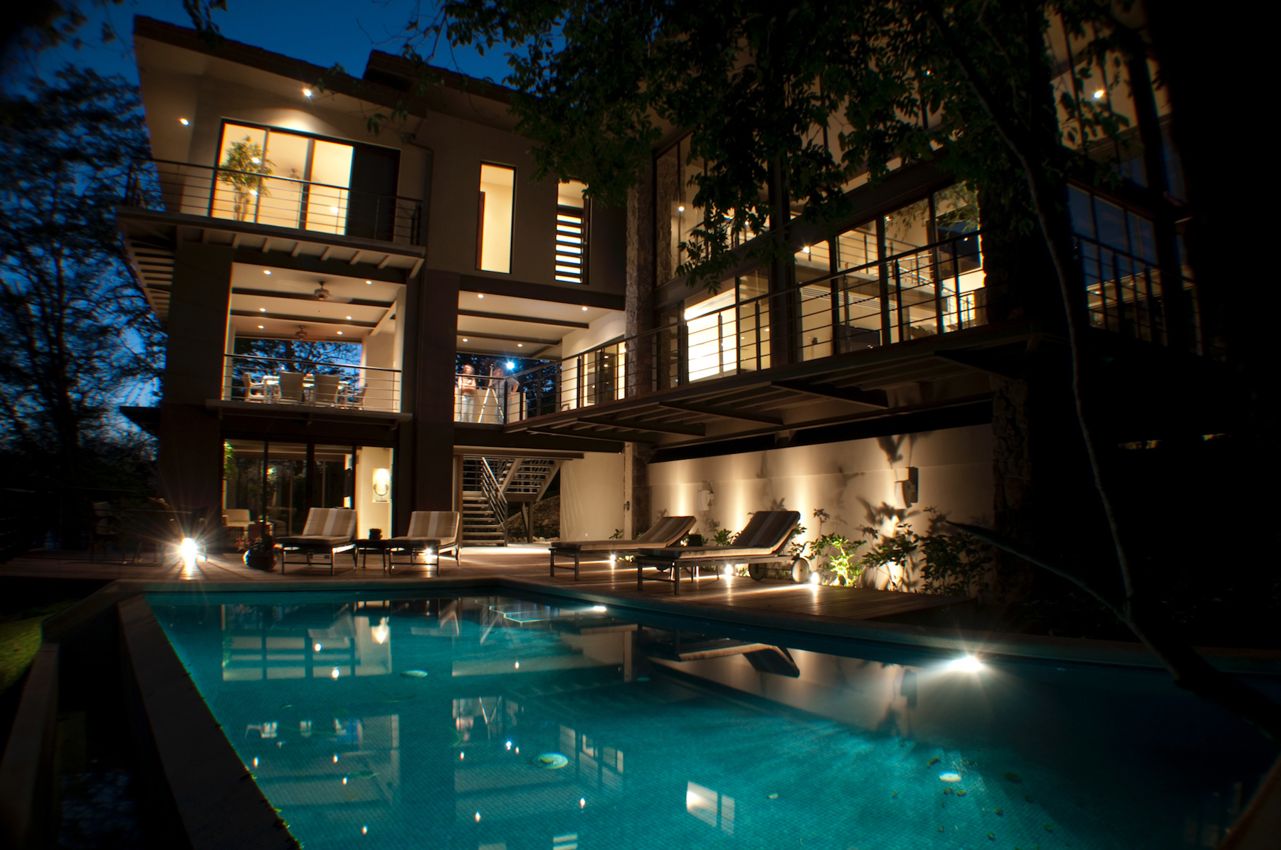 哥斯达黎加自然风光中的现代树屋-16