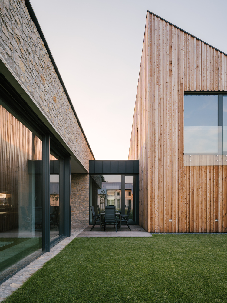 波兰田野中的和谐共生建筑丨波兰波莱丨Staruń Wanik Architects-28