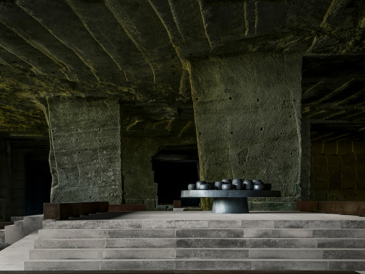 Тренды дизайна 2024/2025: мебель и аксессуары total black-9