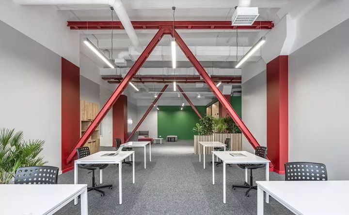乌克兰 AmoMedia 办公室 | 工业风与活力的红绿碰撞-17