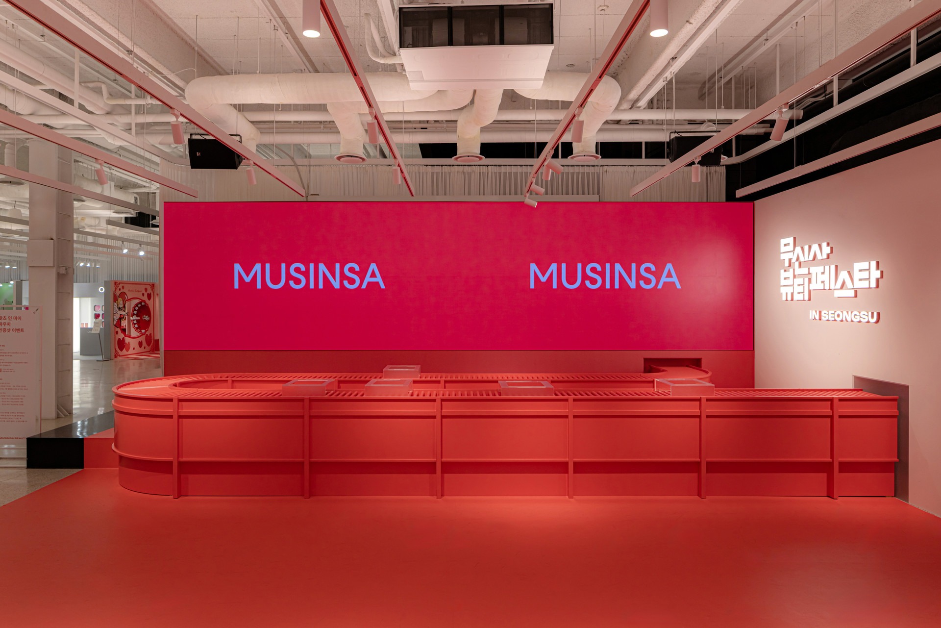 慕色（木辛）莎美妆节

注：Musinsa可能是品牌名，音译为慕色莎或木辛莎等，在没有更多背景信息下较难确定最合适的中文名称，但Beauty Festa明确是美妆节  丨Docent Design-2