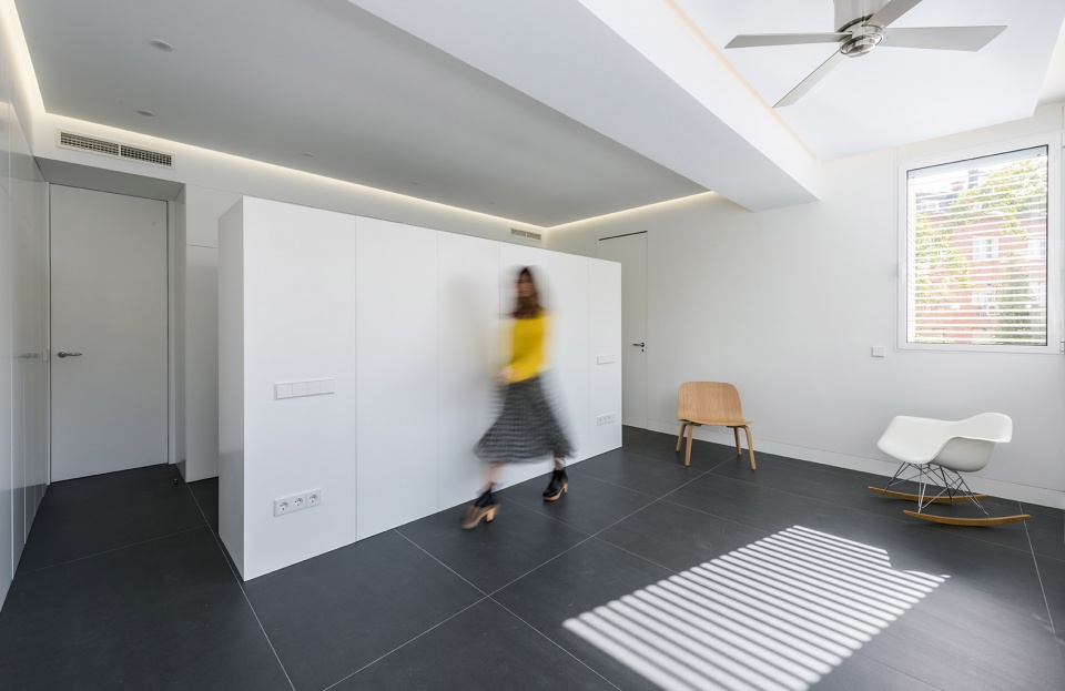 马德里 JILOCA 公寓 | 永恒中性空间的深度改造-12