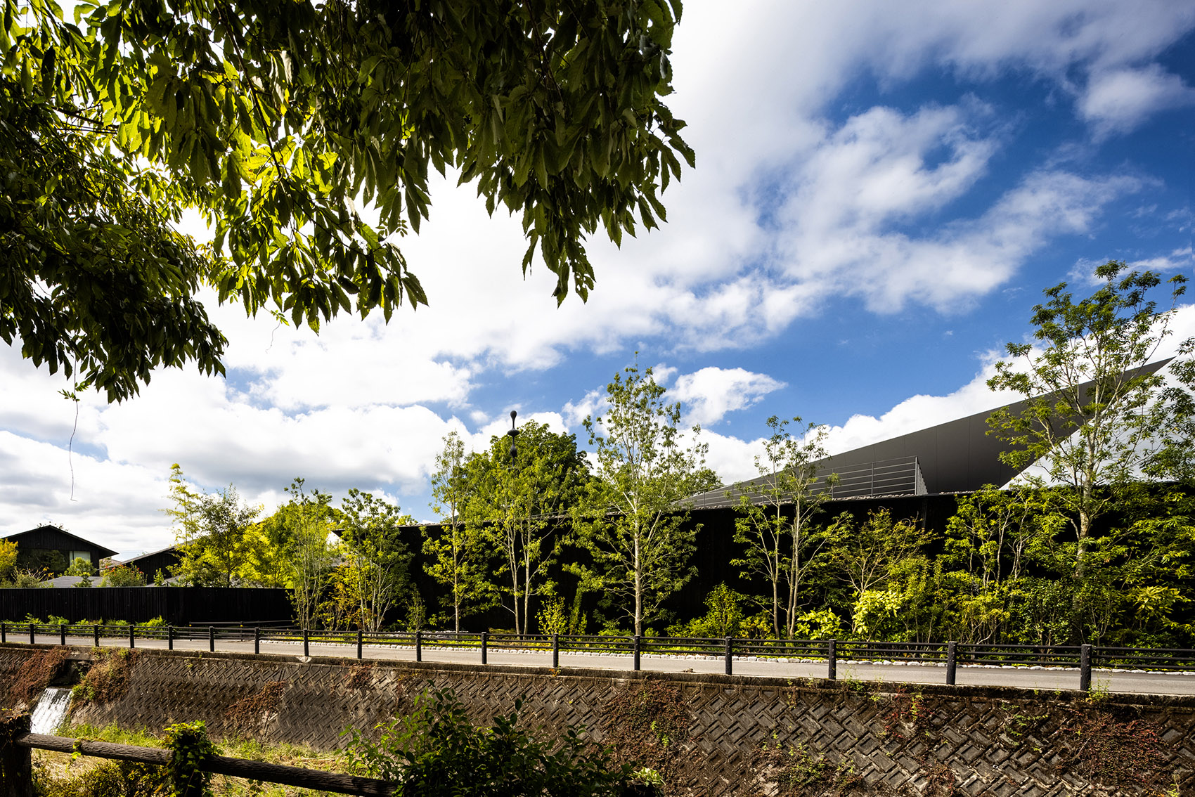 隈研吾打造日本 Comico 美术馆,展现现代村落之美-40