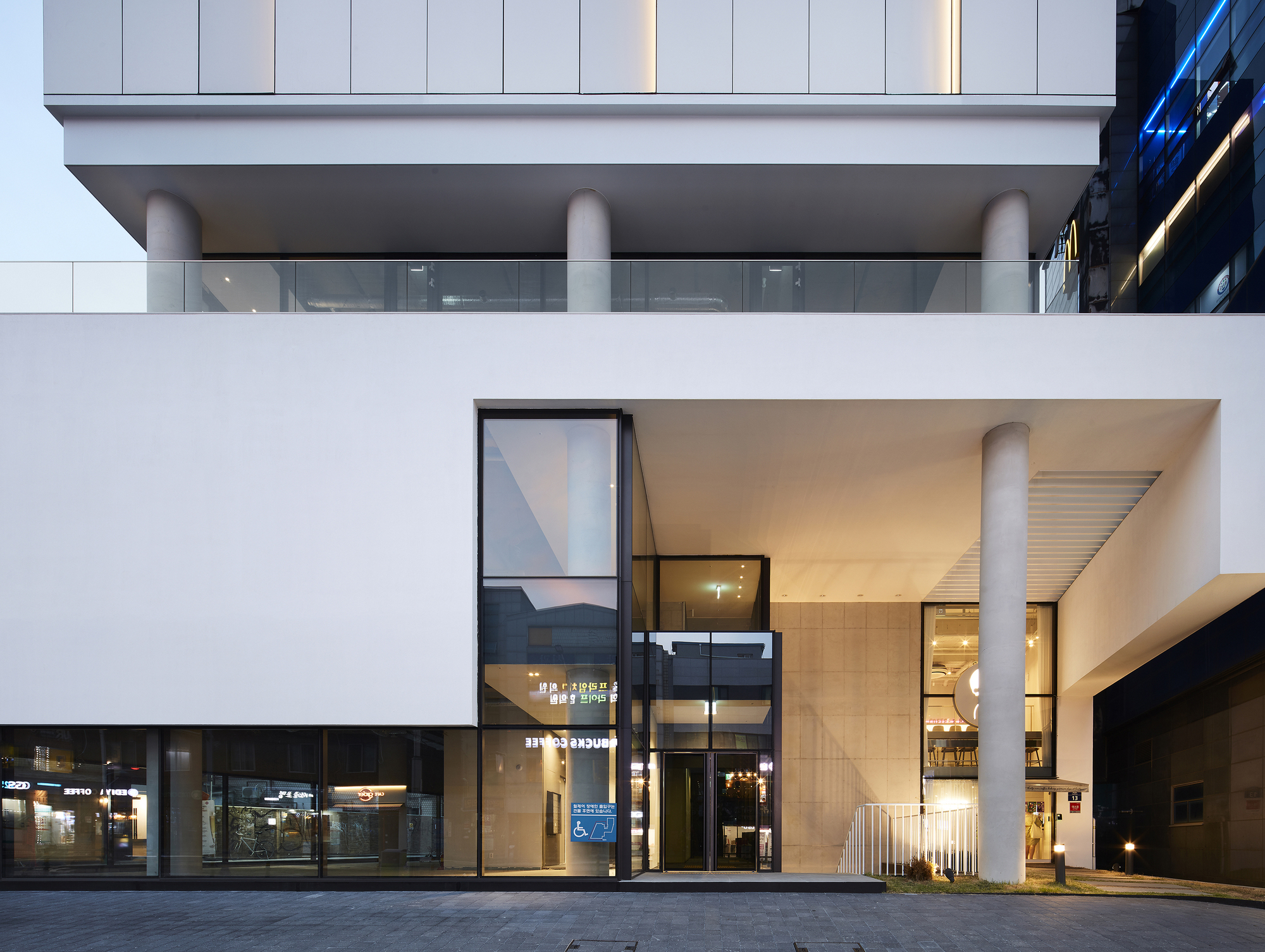 Triplet Code Imun Neighborhood Facility / L'EAU design-11